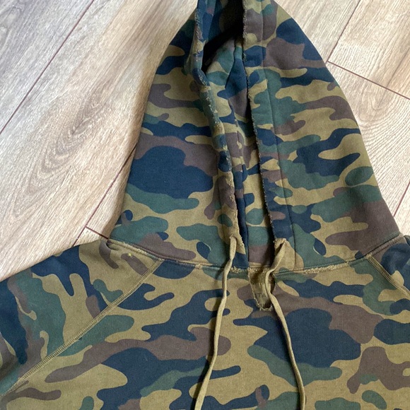 NILI LOTAN Janie Hoodie in Green Camouflage Print - Picture 3 of 7